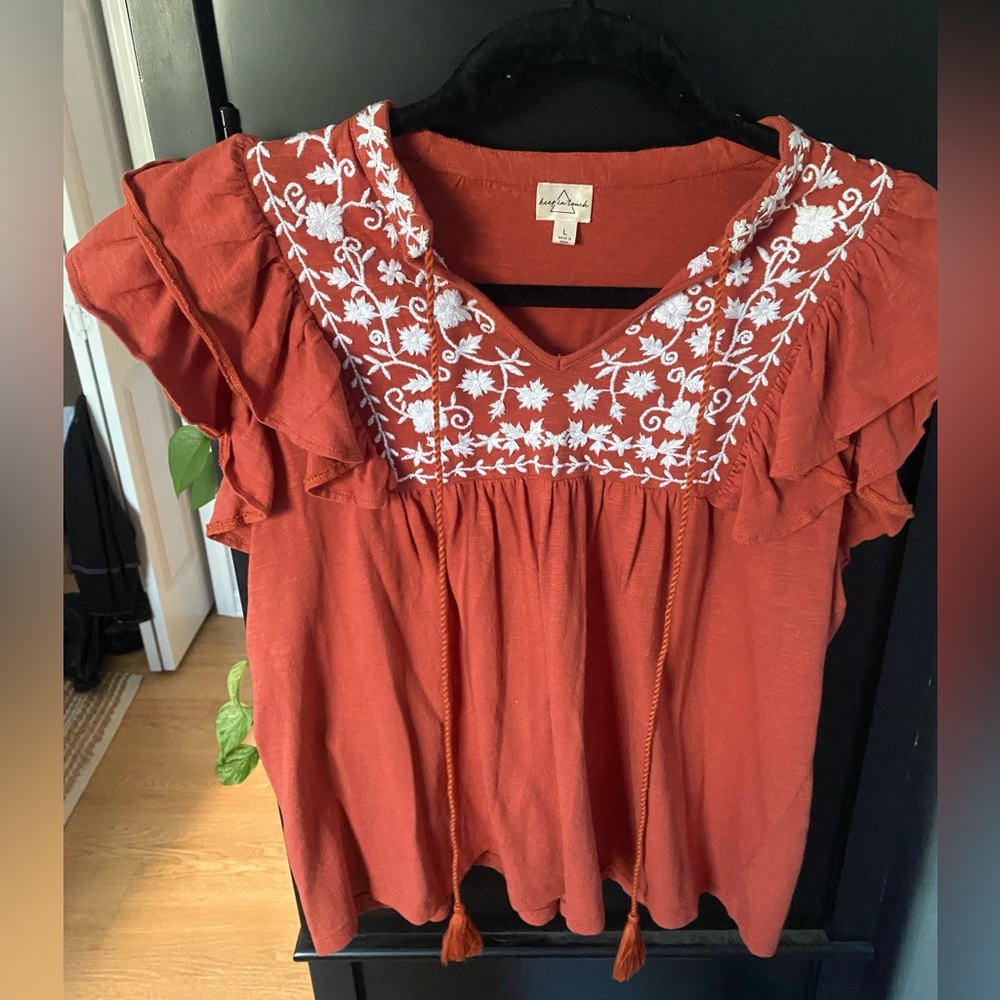 Almost new ruffled t-shirt top!